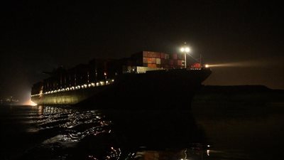 أسامة ربيع: السفينة ONE ORPHEUS تستأنف عبورها للقناة بعد إصلاح العطل