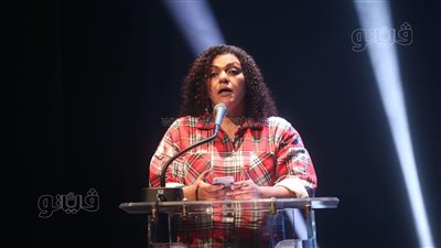 نوارة نجم: والدي عمره ما اعترف بالكيان لأنه من شعراء المقاومة (صور)