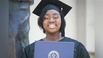 عمرها 17 سنة، وتحصل على درجة الدكتوراه