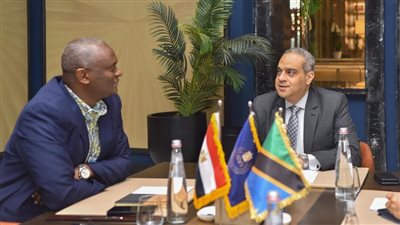 رئيس هيئة الدواء المصرية يلتقي عددًا من مسئولي الهيئات المناظرة بالدول الأفريقية