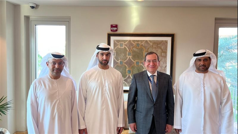 الملا مع الوفد الاماراتي،فيتو