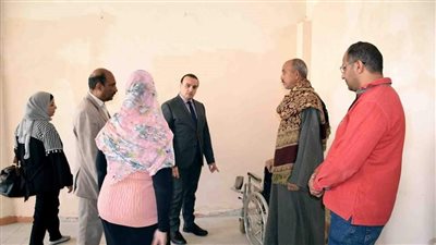 نائب محافظ الأقصر يتابع التجهيزات بالمقار الانتخابية في المحافظة (صور)
