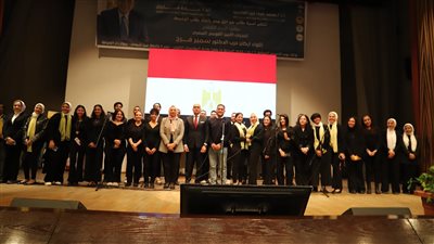 رئيس جامعة عين شمس يشيد بكورال هارموني عربي 