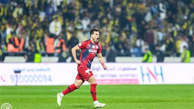 طارق حامد يقود تشكيل ضمك أمام الهلال في الدوري السعودي 