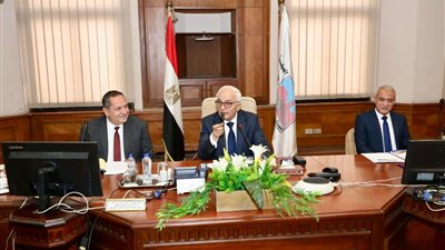 وزير التعليم يستعرض الموقف التنفيذي لـ مدرسة العباقرة استعدادا لبدء الدراسة بها