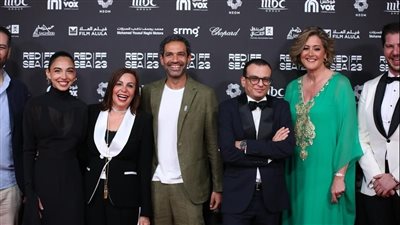 صدقي صخر بدبوس حنظلة على بدلته بمهرجان البحر الأحمر السينمائي (صور)