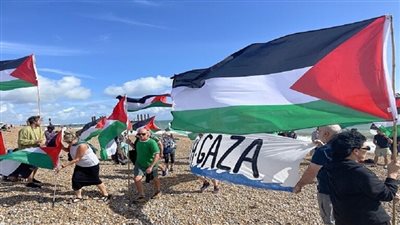 تظاهرة أمام شركة تصنيع سلاح إسرائيلية ببريطانيا تطالب بوقف إطلاق النار في غزة