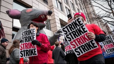 على طريقة كتاب وممثلي هوليوود، إضراب موظفي أعرق صحيفة أمريكية عن العمل (فيديو)