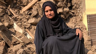 بيناموا في الطل، مأساة أسرة بالأقصر انهار منزلهم ورخصة البناء تفاقم أزمتهم (صور)