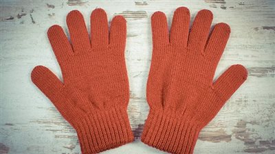 الإفتاء توضح حكم الصلاة بـ الجوانتي لشدة البرد