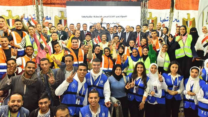 محافظ أسيوط والشباب،