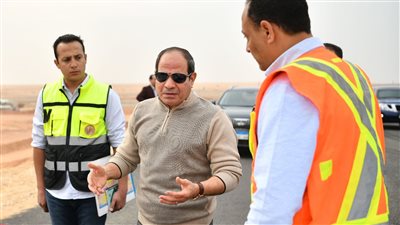 السيسي يتفقد الأعمال الإنشائية لتطوير عدد من الطرق والمحاور بالقاهرة الكبرى (صور)