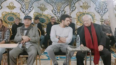 الفنان أحمد صفوت يشارك في عزاء شقيق الفنان أحمد حلمي