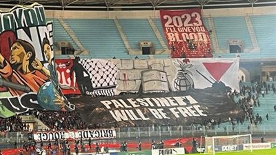 جمهور النجم الساحلي يدعم فلسطين أمام الهلال (فيديو وصور)