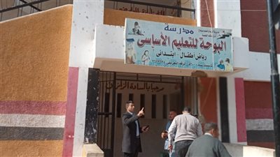 محافظ سوهاج يكلف رؤساء المدن بتسوية الطرق المؤدية للجان الانتخابات الرئاسية (صور)