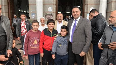 محافظ الدقهلية يلتقي المواطنين للتوعية بأهمية المشاركة في الانتخابات (صور)