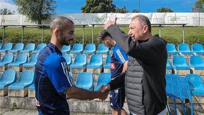  الخطيب يجتمع مع لاعبي الأهلي قبل ضربة البداية المونديالية 