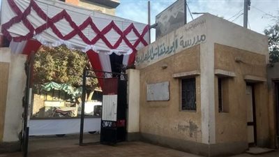 اعضاء لجان الانتخابات الرئاسية بالفيوم يتسلمون المظاريف استعدادا للاقتراع غدا