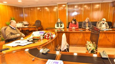 محافظ أسيوط يشدد على تكثيف حملات طرق الأبواب للتوعية بمشاركة المرأة في الانتخابات الرئاسية