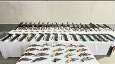 حبس 75 متهما بحيازة أسلحة نارية ومواد مخدرة في أسيوط وأسوان ودمياط