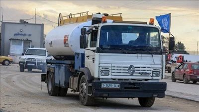 دخول 129 ألف لتر سولار وشاحنتين محملتين بالغاز إلي قطاع غزة