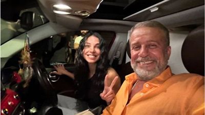 صورة تجمع شريف منير وسلمى أبو ضيف في كواليس فيلم ليه تعيشها لوحدك 