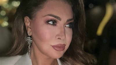 نوال الزغبي تلفت الأنظار ببدلة بيضاء في أحدث ظهور