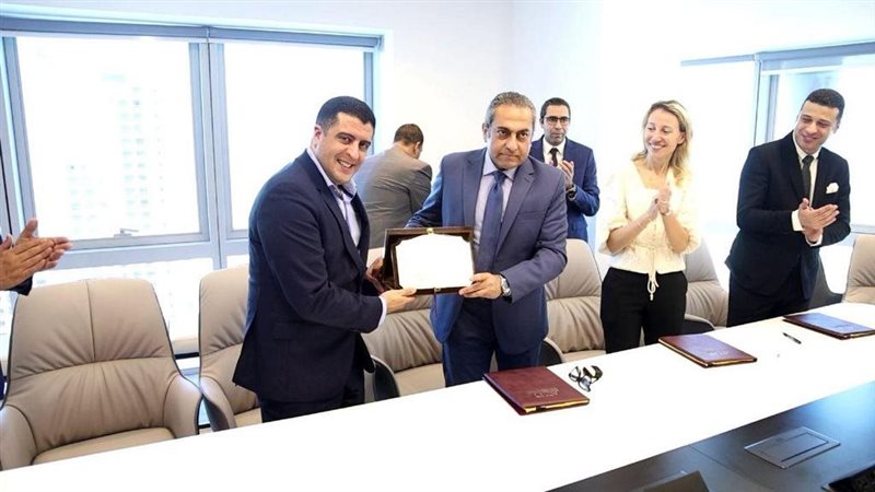 خالد عباس، فيتو