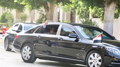 الانتخابات الرئاسية 2024، السيسي يحيي الجماهير المحتشدة أمام مقر لجنته الانتخابية 