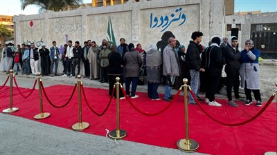 اصطفاف أهالي الدقهلية أمام اللجان قبل بدء التصويت بالانتخابات الرئاسية (فيديو)