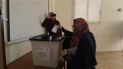 انتظام عملية التصويت وتوافد الناخبين على صناديق الاقتراع في البحيرة (فيديو وصور)
