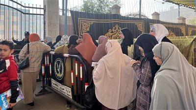 إقبال كثيف من المواطنين على اللجان الانتخابية بالبحيرة (صور)