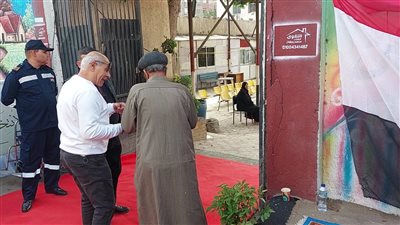 مساعدة كبار السن للإدلاء بأصواتهم بالجيزة في الانتخابات الرئاسية 2024