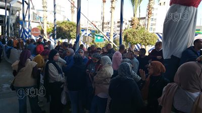 بمشاركة نسائية ملحوظة، توافد أهالى بورسعيد على اللجان الانتخابية (صور)