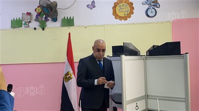 وزير الإسكان يدلي بصوته في الانتخابات الرئاسية 2024