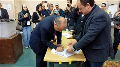 وزير قطاع الأعمال يدلي بصوته في الانتخابات الرئاسية بمدينة نصر