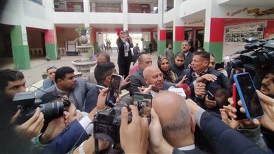 وزير النقل يدلي بصوته في الانتخابات الرئاسية بالقاهرة الجديدة (صور) 