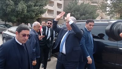 وزير الزراعة يدلي بصوته في الانتخابات الرئاسية بمدينة نصر (صور) 