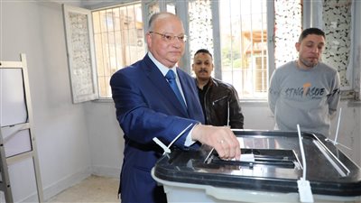 محافظ القاهرة يدلي بصوته فى الانتخابات الرئاسية 