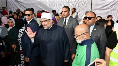 وزير الأوقاف: الناخبون يحتشدون أمام اللجان كأنهم يتسلمون جوائز (صور) 