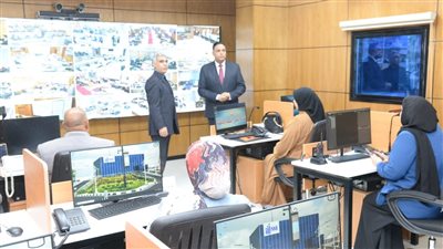 محافظ الدقهلية يتابع اللجان الانتخابية من داخل مركز الشبكة الوطنية للطوارئ 