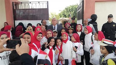 محافظ الوادي الجديد ومدير الأمن يتفقدان لجان الانتخابات بقرى الخارجة (صور)