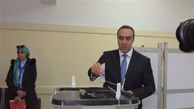  أمين النواب يدلي بصوته في الانتخابات الرئاسية ويشيد بجهود تنظيم عمليات الاقتراع
