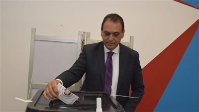  وزير المجالس النيابية يدلي بصوته في الانتخابات الرئاسية