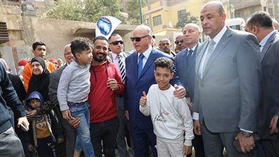 محافظ القاهرة يتفقد عددا من لجان الانتخابات الرئاسية (صور)