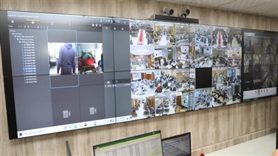 محافظ المنوفية يتفقد مركز الشبكة الوطنية للطوارئ والسلامة للاطمئنان على سير العملية الانتخابية