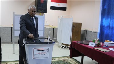 محافظ الوادي الجديد ورئيس الجامعة يدليان بصوتهما في الانتخابات الرئاسية (صور ) 