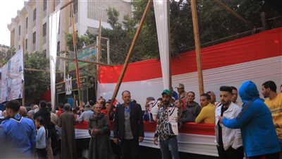 اللجان الانتخابية بالظاهر تستقبل الناخبين بالأغاني الوطنية والأعلام (صور)