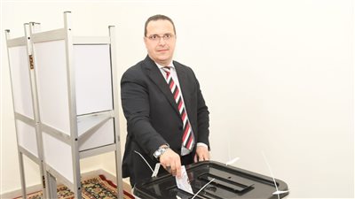 نائب وزير الإسكان يدلى بصوته في الانتخابات الرئاسية