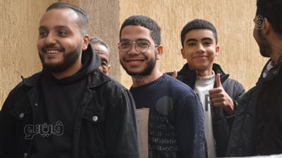 توافد كثيف من الشباب على الانتخابات الرئاسية أمام لجنة عبد الرحمن الصيرفي بالعجوزة (صور)